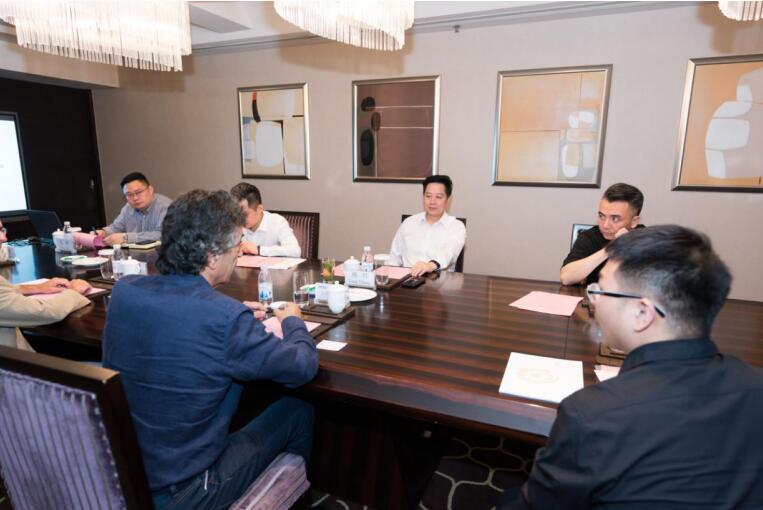 集团党委副书记、副董事长、总经理杨川会见维尼奥拉艺术研究中心创始人皮耶罗·洛卡瑟卡教授一行