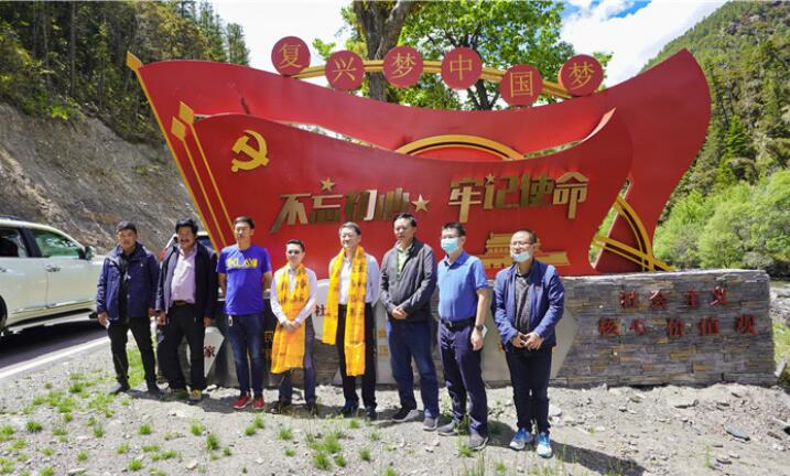 尊龙凯时集团党委书记、董事长任丁率队赴麻格同村推进对口帮扶工作