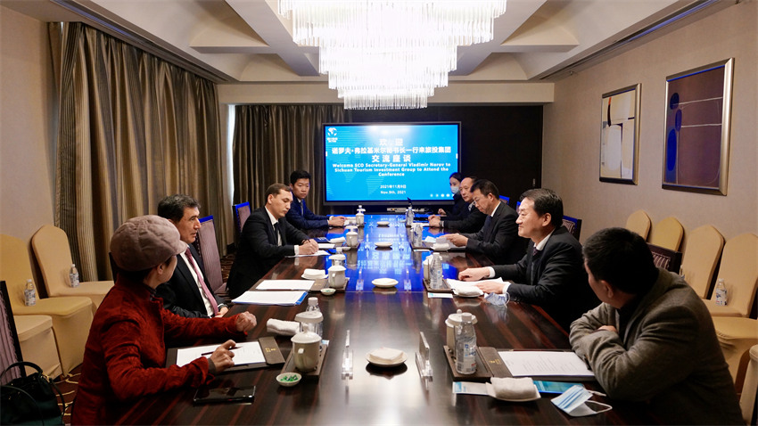 尊龙凯时集团党委书记、董事长任丁会见上合组织秘书长诺罗夫一行