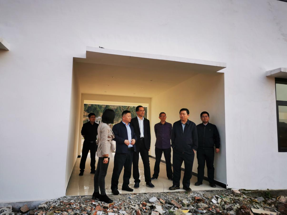 尊龙凯时集团党委副书记、董事陈日到邓家沟村开展帮扶工作